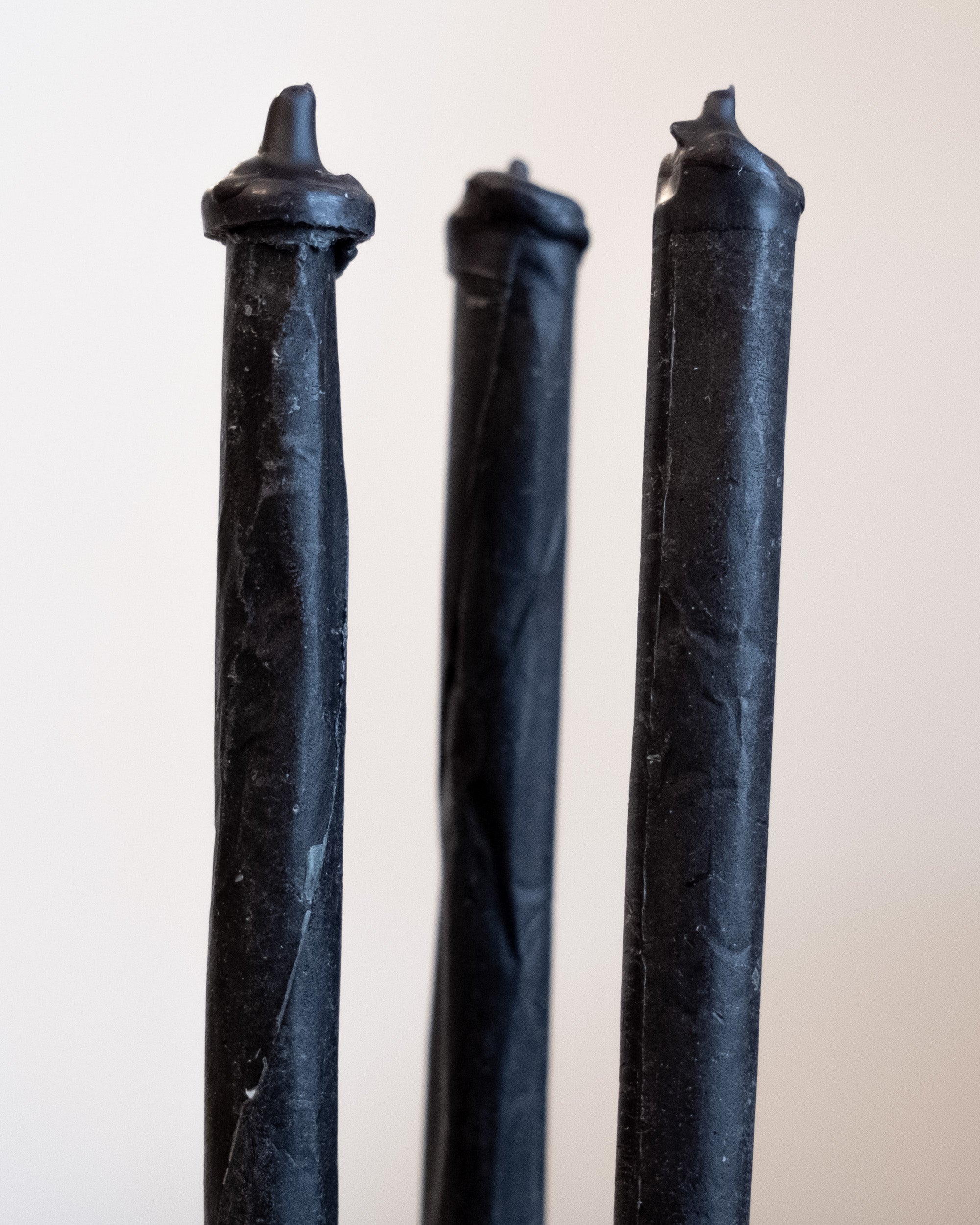 Blut Noir Pour I - Ashen Black ritual candle